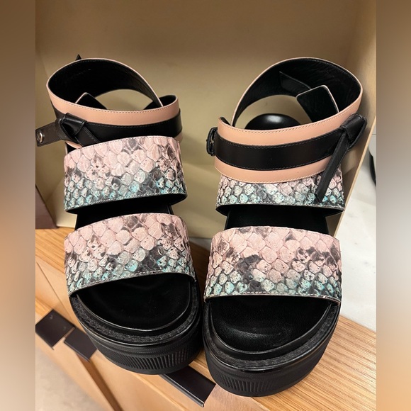 Louis Vuitton snake print Leather Sandals - Picture 3 of 7